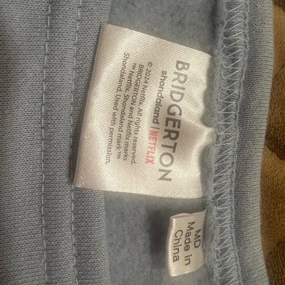 👑👑👑👑 Bridgerton Sweatshirt 👑👑👑👑 - Picture 4 of 4